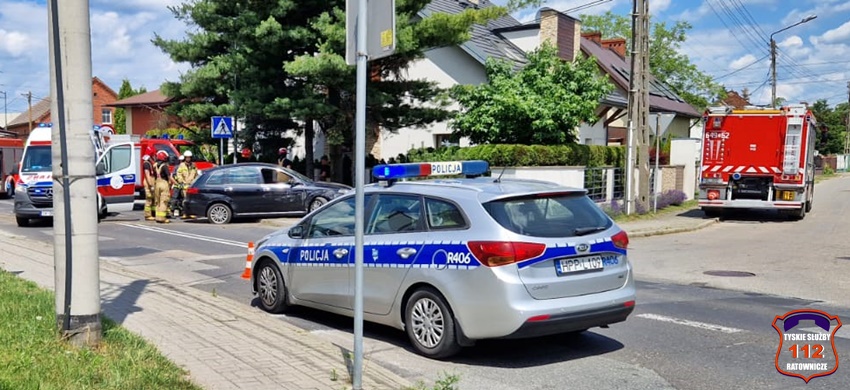 OSOBÓWKĄ UDERZYŁ W ZNAKI DROGOWE NA UL. OŚWIĘCIMSKIEJ W BIERUNIU OSOBÓWKĄ UDERZYŁ W ZNAKI DROGOWE NA UL. OŚWIĘCIMSKIEJ W BIERUNIU