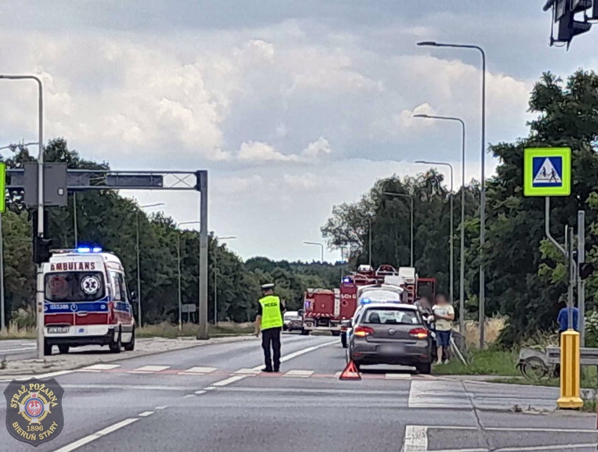 KOLIZJA OSOBÓWKI ZE SKUTEREM NA UL. TURYŃSKIEJ W BIERUNIU KOLIZJA OSOBÓWKI ZE SKUTEREM NA UL. TURYŃSKIEJ W BIERUNIU