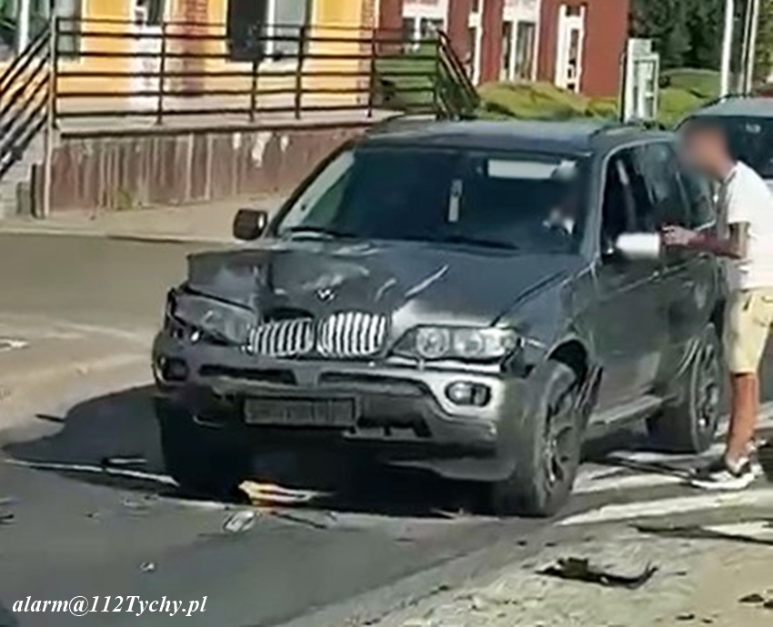 ZDERZENIE TRZECH POJAZDÓW NA UL. WARSZAWSKIEJ W BIERUNIU ZDERZENIE TRZECH POJAZDÓW NA UL. WARSZAWSKIEJ W BIERUNIU