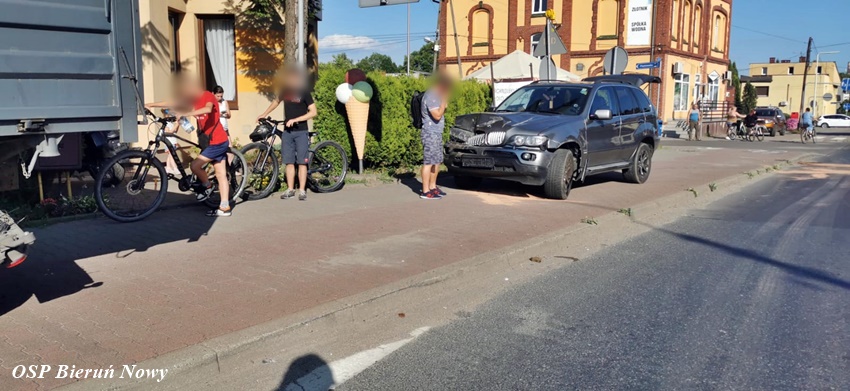 ZDERZENIE TRZECH POJAZDÓW NA UL. WARSZAWSKIEJ W BIERUNIU ZDERZENIE TRZECH POJAZDÓW NA UL. WARSZAWSKIEJ W BIERUNIU