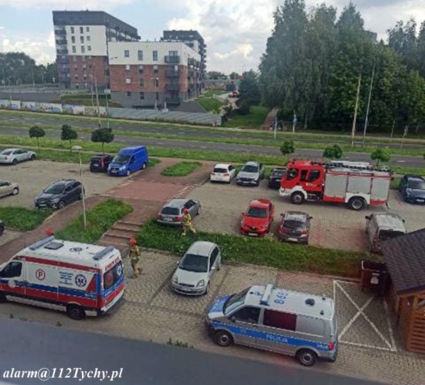INTERWENCJA SŁUŻB RATUNKOWYCH NA OS. CZTERY PORY ROKU INTERWENCJA SŁUŻB RATUNKOWYCH NA OS. CZTERY PORY ROKU