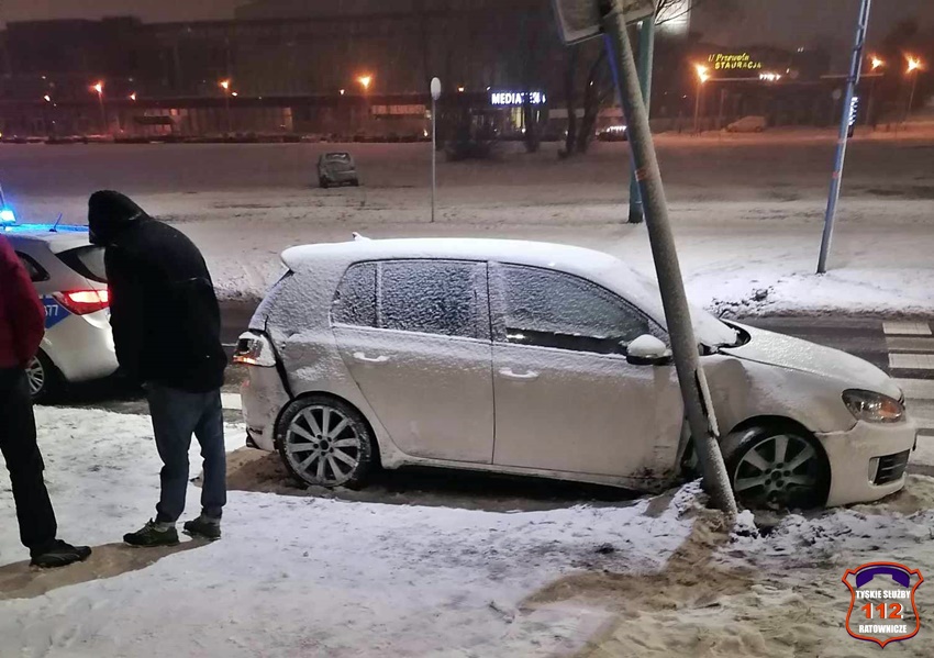 ZDERZENIE DWÓCH OSOBÓWEK NA AL. PIŁSUDSKIEGO ZDERZENIE DWÓCH OSOBÓWEK NA AL. PIŁSUDSKIEGO