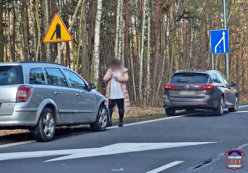ZDERZENIE DWÓCH OSOBÓWEK NA DK86 ZDERZENIE DWÓCH OSOBÓWEK NA DK86