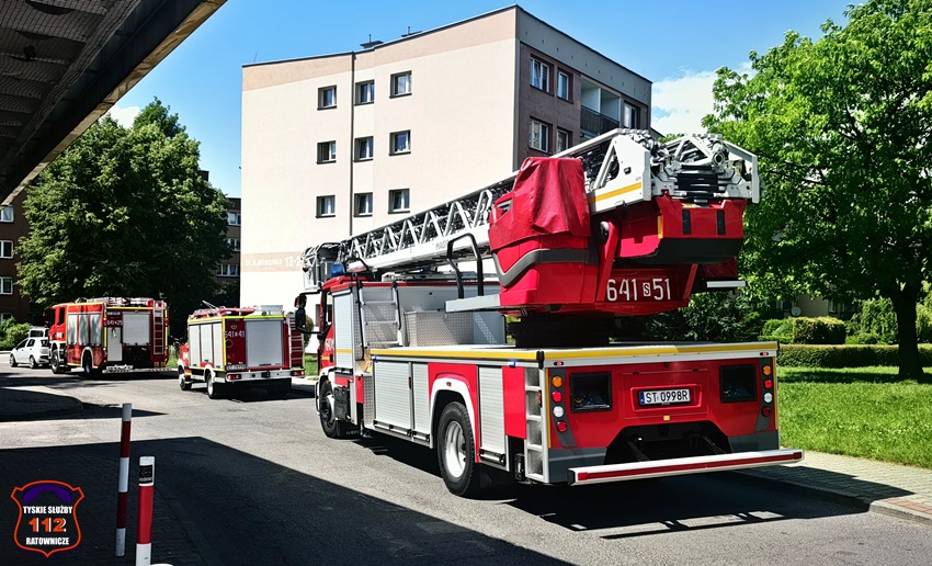 INTERWENCJA STRAŻAKÓW W BUDYNKU WIELORODZINNYM PRZY UL. MORCINKA 16 INTERWENCJA STRAŻAKÓW W BUDYNKU WIELORODZINNYM PRZY UL. MORCINKA 16