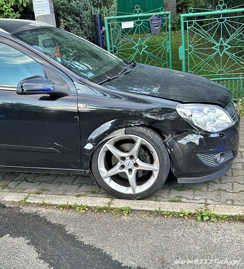 PIJANY 19 - LATEK UDERZYŁ SUZUKI W ZAPARKOWANEGO OPLA NA UL. SZEWCZYKA W LĘDZINACH PIJANY 19 - LATEK UDERZYŁ SUZUKI W ZAPARKOWANEGO OPLA NA UL. SZEWCZYKA W LĘDZINACH