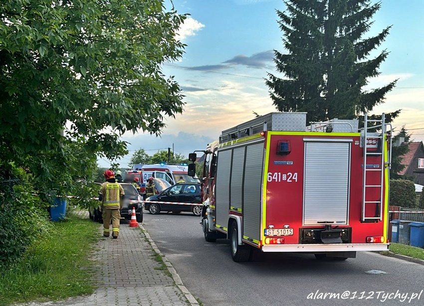 PIJANY 19 - LATEK UDERZYŁ SUZUKI W ZAPARKOWANEGO OPLA NA UL. SZEWCZYKA W LĘDZINACH PIJANY 19 - LATEK UDERZYŁ SUZUKI W ZAPARKOWANEGO OPLA NA UL. SZEWCZYKA W LĘDZINACH