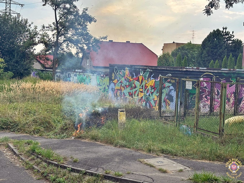 POŻAR TRAW I NIEUŻYTKÓW PRZY UL. PRZEMYSŁWOEJ POŻAR TRAW I NIEUŻYTKÓW PRZY UL. PRZEMYSŁWOEJ