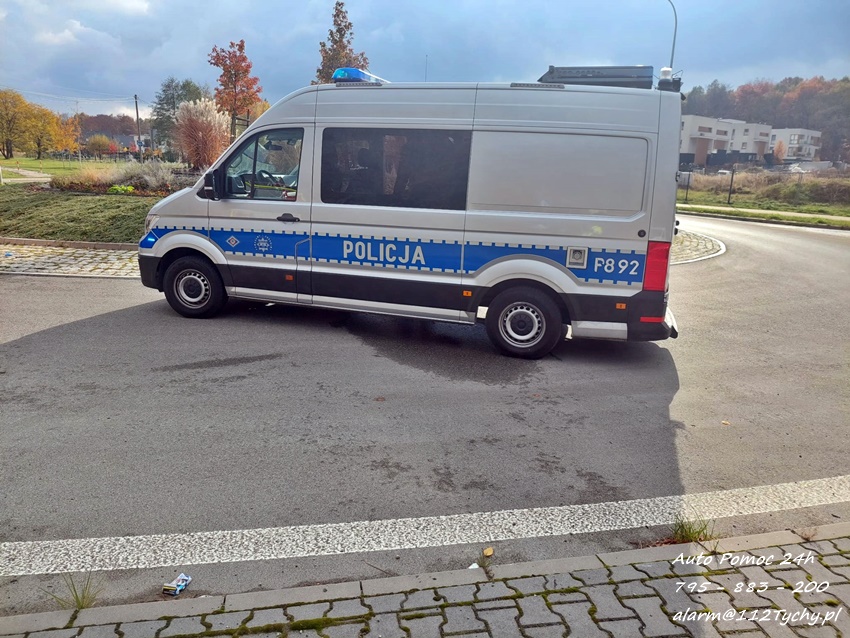 DACHOWANIE OSOBÓWKI NA UL. OBYWATELSKIEJ - KIEROWCA PIJANY DACHOWANIE OSOBÓWKI NA UL. OBYWATELSKIEJ - KIEROWCA PIJANY