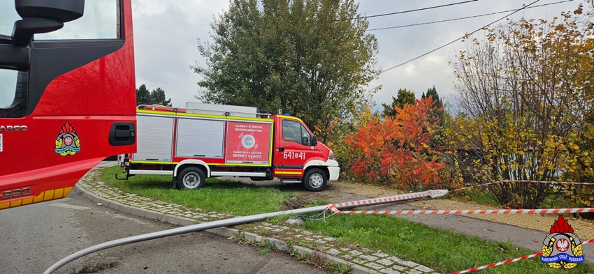 DACHOWANIE OSOBÓWKI NA UL. OBYWATELSKIEJ - KIEROWCA PIJANY DACHOWANIE OSOBÓWKI NA UL. OBYWATELSKIEJ - KIEROWCA PIJANY