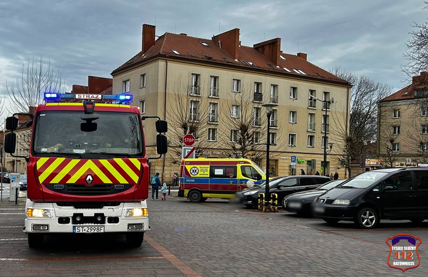 ZATRZYMANIE KRĄŻENIA U MĘŻCZYZNY NA CHODNIKU PRZY UL. BIBLIOTECZNEJ ZATRZYMANIE KRĄŻENIA U MĘŻCZYZNY NA CHODNIKU PRZY UL. BIBLIOTECZNEJ