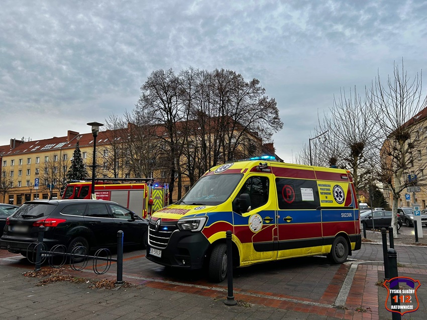 ZATRZYMANIE KRĄŻENIA U MĘŻCZYZNY NA CHODNIKU PRZY UL. BIBLIOTECZNEJ ZATRZYMANIE KRĄŻENIA U MĘŻCZYZNY NA CHODNIKU PRZY UL. BIBLIOTECZNEJ
