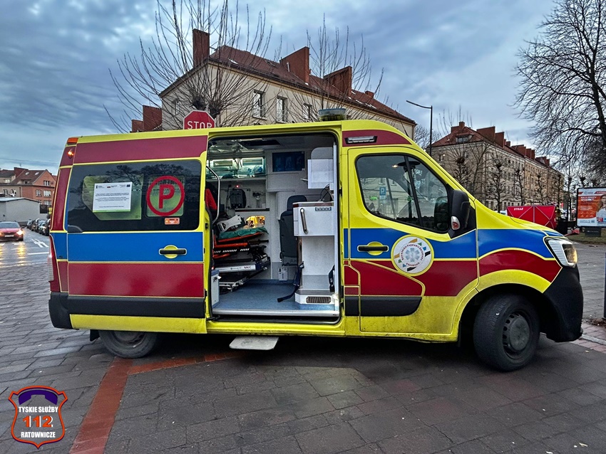 ZATRZYMANIE KRĄŻENIA U MĘŻCZYZNY NA CHODNIKU PRZY UL. BIBLIOTECZNEJ ZATRZYMANIE KRĄŻENIA U MĘŻCZYZNY NA CHODNIKU PRZY UL. BIBLIOTECZNEJ