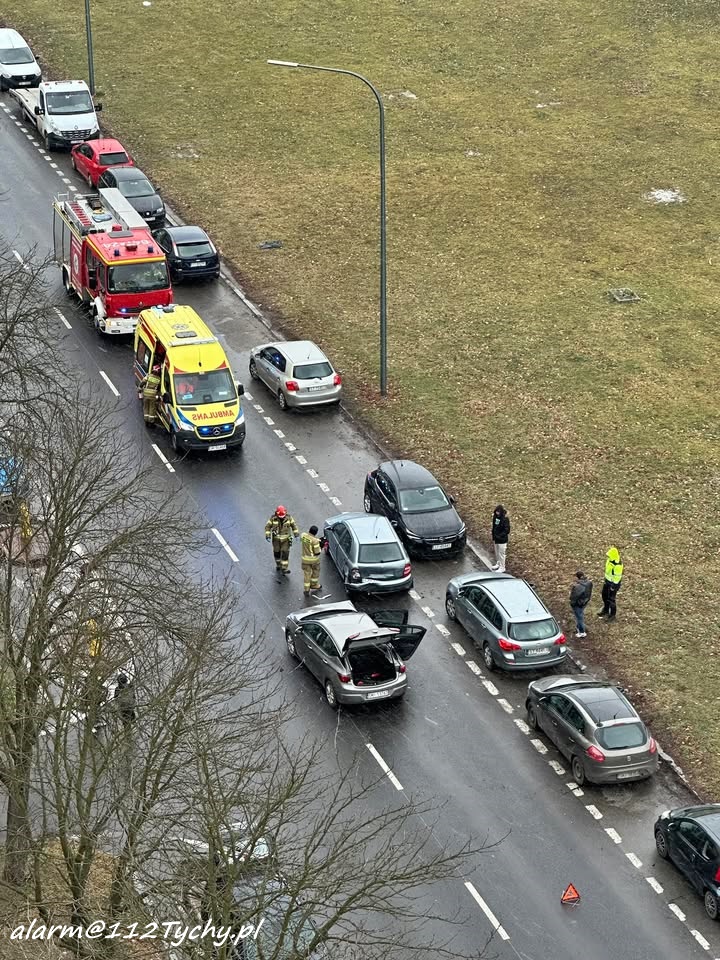 ZDERZENIE DWÓCH OSOBÓWEK NA UL. DĄBROWSKIEGO ZDERZENIE DWÓCH OSOBÓWEK NA UL. DĄBROWSKIEGO