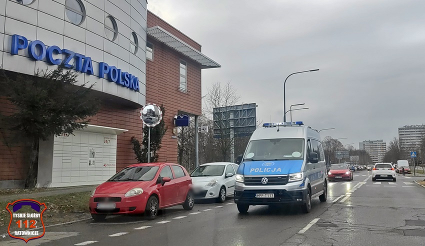 ZDERZENIE DWÓCH OSOBÓWEK NA UL. DĄBROWSKIEGO ZDERZENIE DWÓCH OSOBÓWEK NA UL. DĄBROWSKIEGO