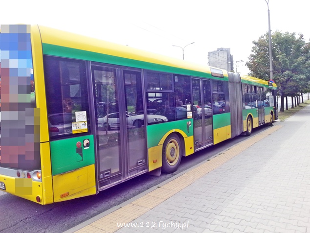 Kolizja autobusu miejskiego z osobówką na ul. Armii Krajowej Kolizja autobusu miejskiego z osobówką na ul. Armii Krajowej