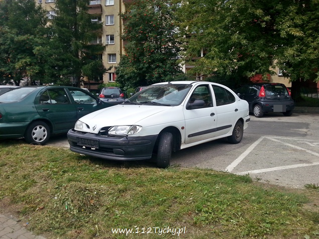 Kolizja autobusu miejskiego z osobówką na ul. Armii Krajowej Kolizja autobusu miejskiego z osobówką na ul. Armii Krajowej