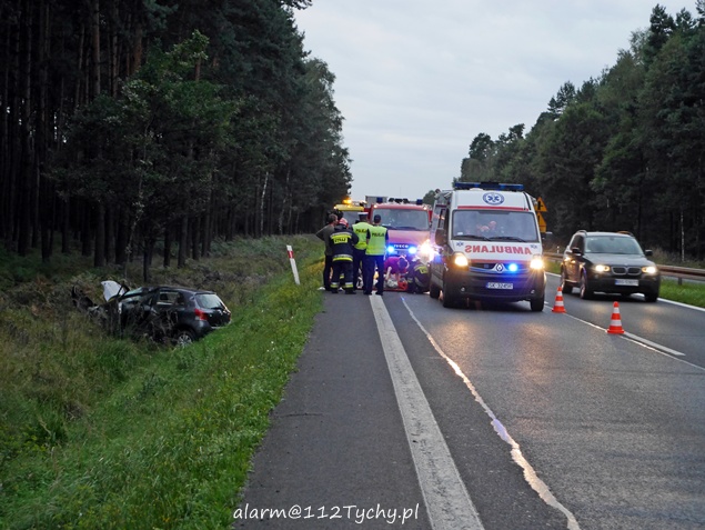 Toyota w rowie na DK 1 Toyota w rowie na DK 1
