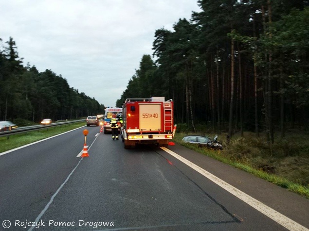 Toyota w rowie na DK 1 Toyota w rowie na DK 1