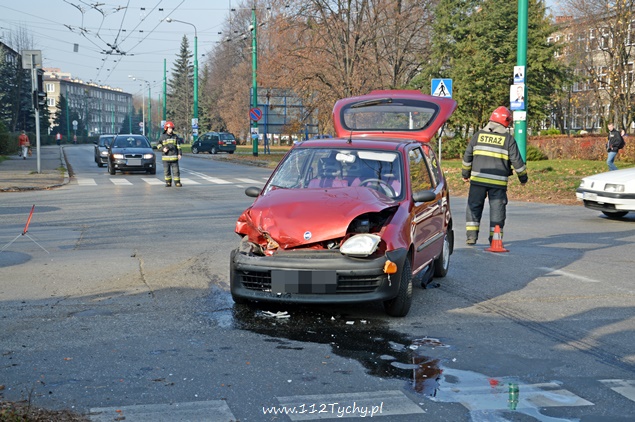 Kolizja Fiata z Fordem koło malego TESCO Kolizja Fiata z Fordem koło malego TESCO